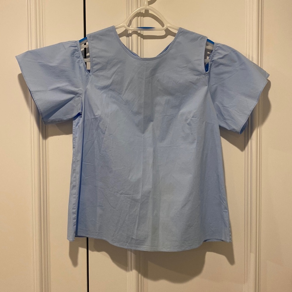 CeCe cold shoulder top (women’s medium) light blue